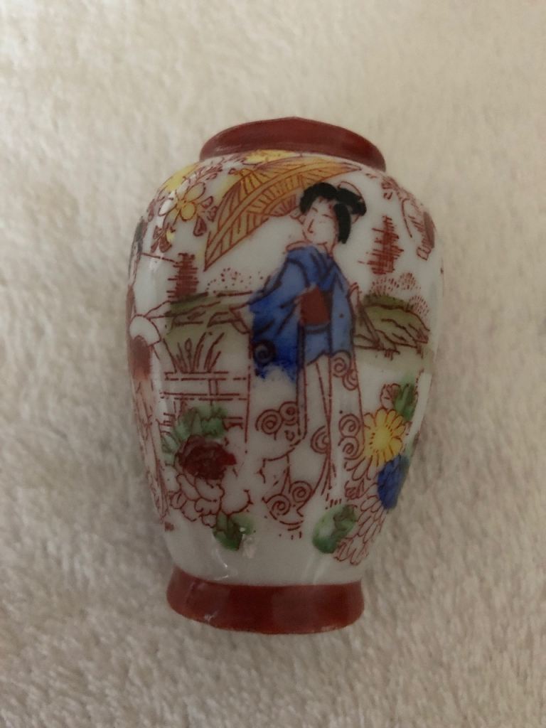Antique Japanese minuature vase 