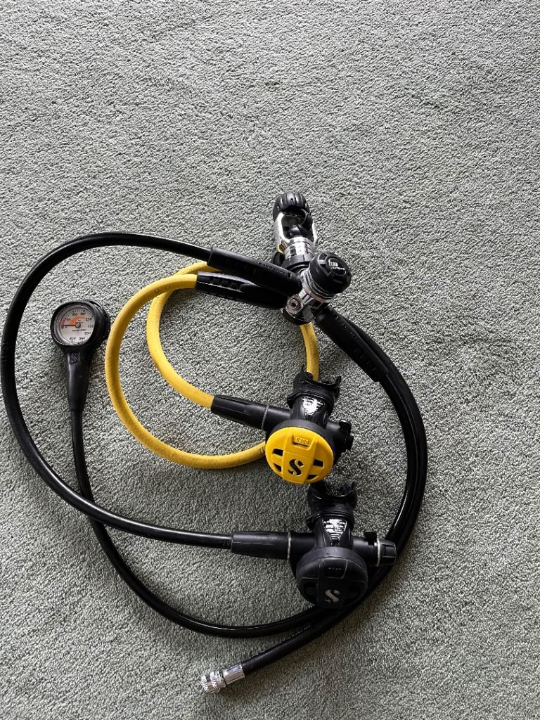 Diving regulators 