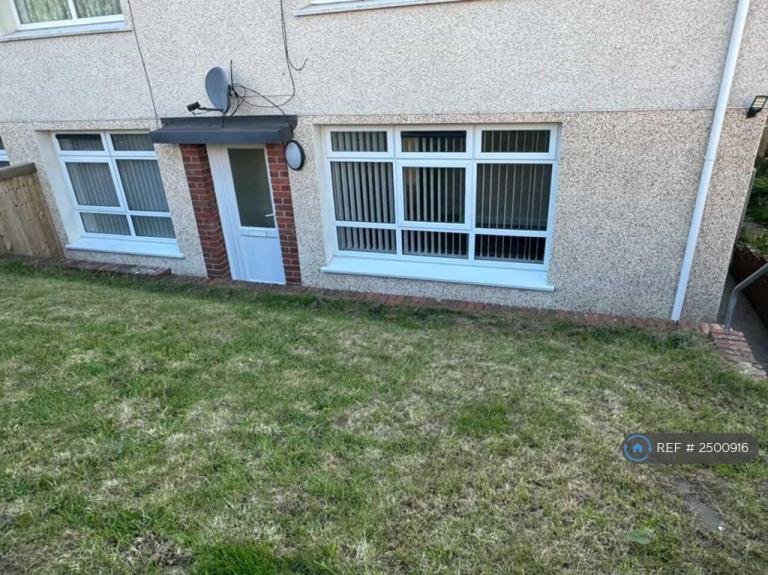 2 bedroom flat in Craig-Cefn-Parc, Swansea, SA6 (2 bed) (#2500916)