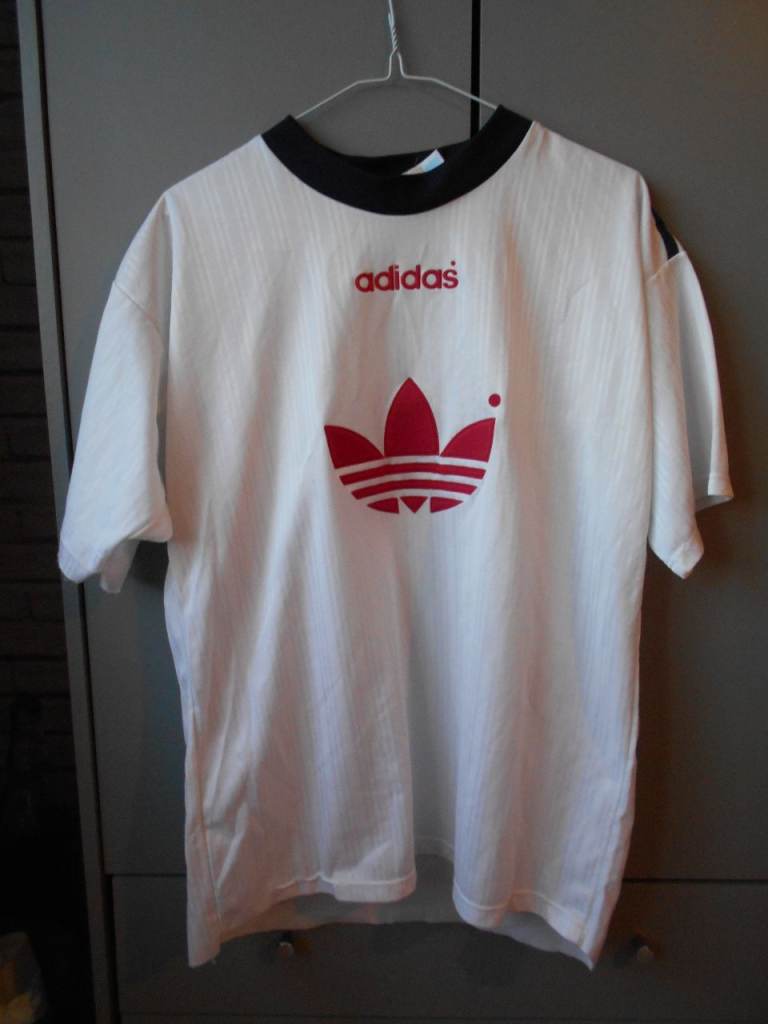 Genuine Early 90s Adidas T-Shirt Size 38-40