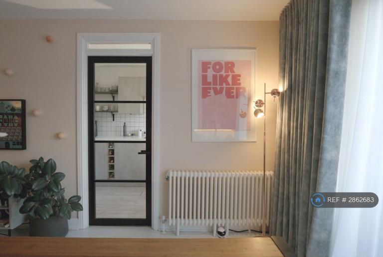 2 bedroom flat in Maple Mews, London, SW16 (2 bed) (#2862683)