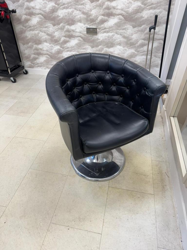 Salon Hydraulic styling chairs Black