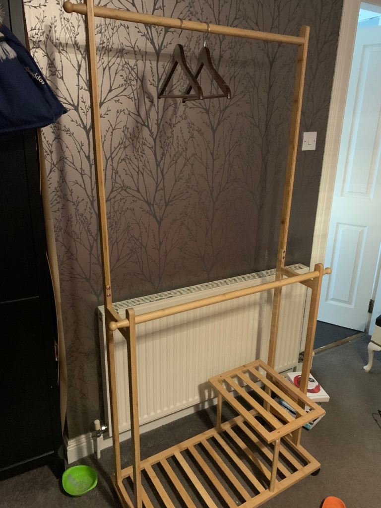 Free standing clothes rack 