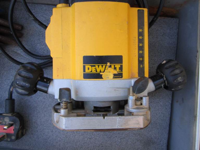 Dewalt Router DW614 Type 4 750w - good condition 