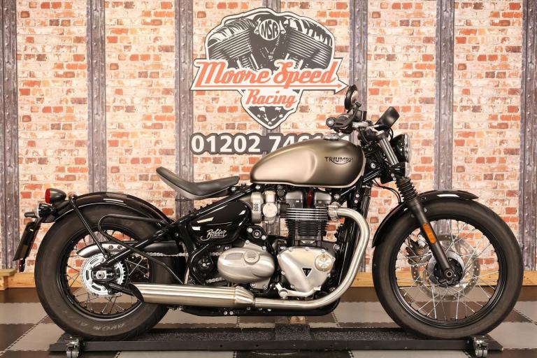 2017 TRIUMPH BONNEVILLE BOBBER - ONLY 1,999 MILES - EXCELLENT CONDITION
