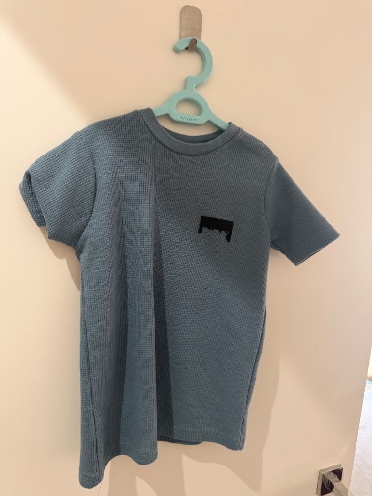 DKNY Kids Blue T-Shirt & Shorts Set – Age 7-8 Years, As Good As New