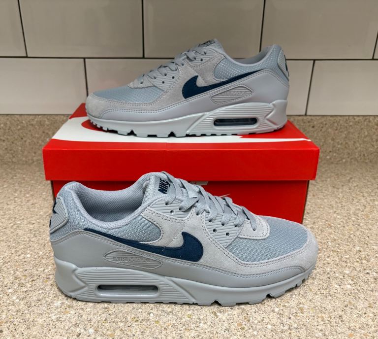 Brand New In Box Men`s Size 8.5 UK 100% Authentic Nike Air Max 90 Trainers Wolf Grey/Midnight Navy