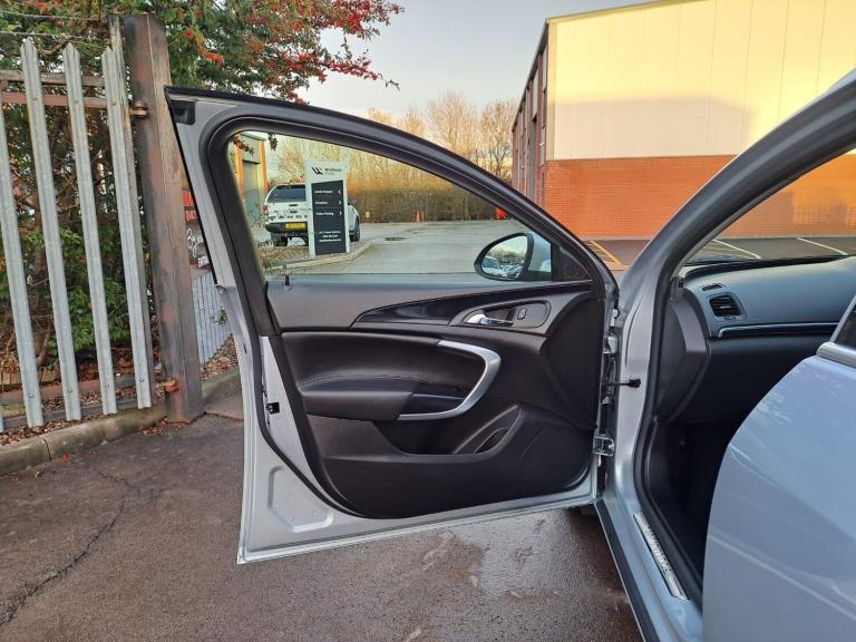 2014 Vauxhall Insignia 2.0 CDTi ecoFLEX Tech Line Sports Tourer Euro 5 (s/s) 5dr ESTATE Diesel Ma...
