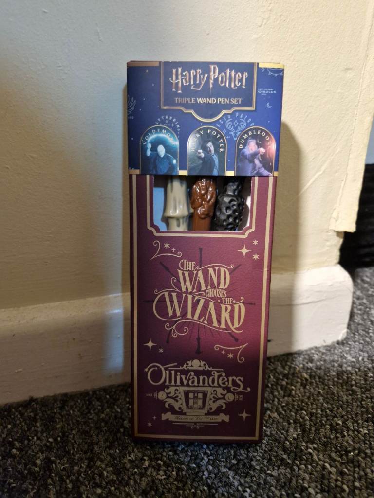 NEW Harry Potter Wand Pen Set