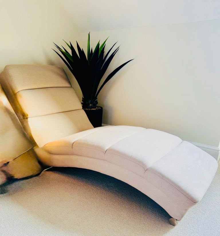 Barker and Stonehouse Chaise Longue