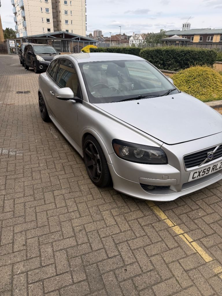 2009 volvo c30 r design /may swap for motorcycle or semi auto car