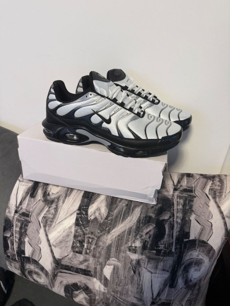 Nike Air Max Plus TN – Black & Silver, Nearly New