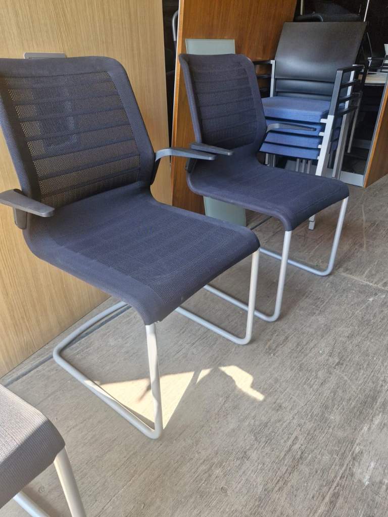Senator cantilever mesh meeting and visitor chairs (20 available)