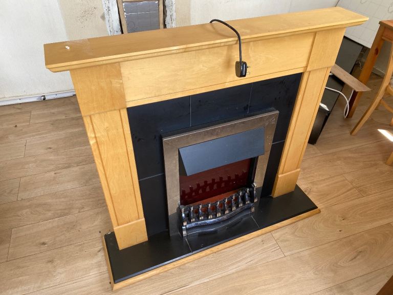 Dimplex Electric Fireplace with Light Wood Surround – Good Condition