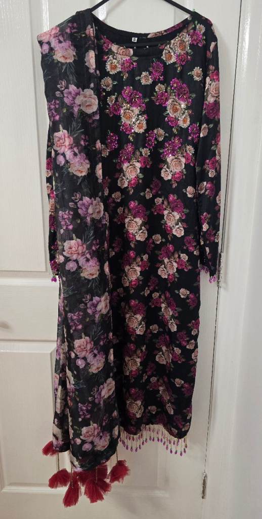 Dhaage three piece pakistani asian suit, size small, heavy bead detailing