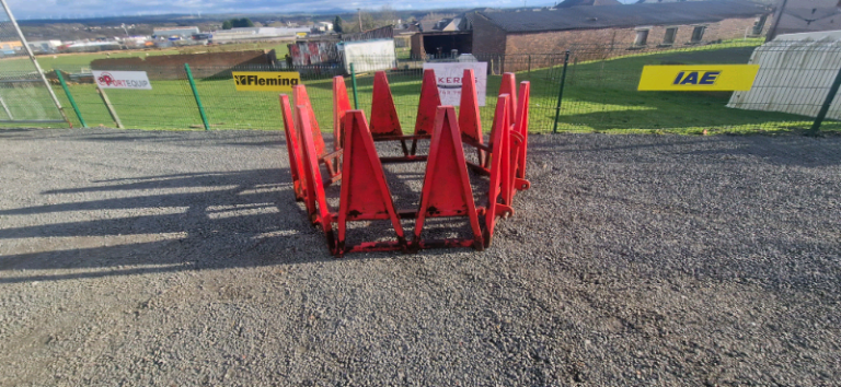 Tombstone highland cattle horse round bale feeder tractor three point 