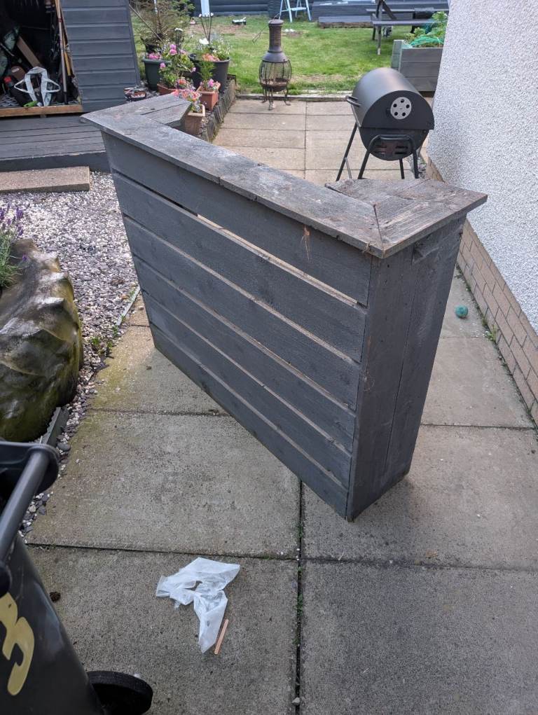 Free outdoor bar