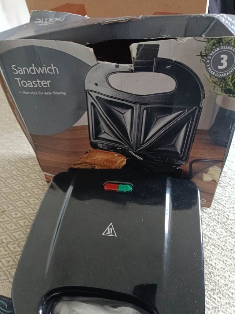 Brand new sandwich toaster 