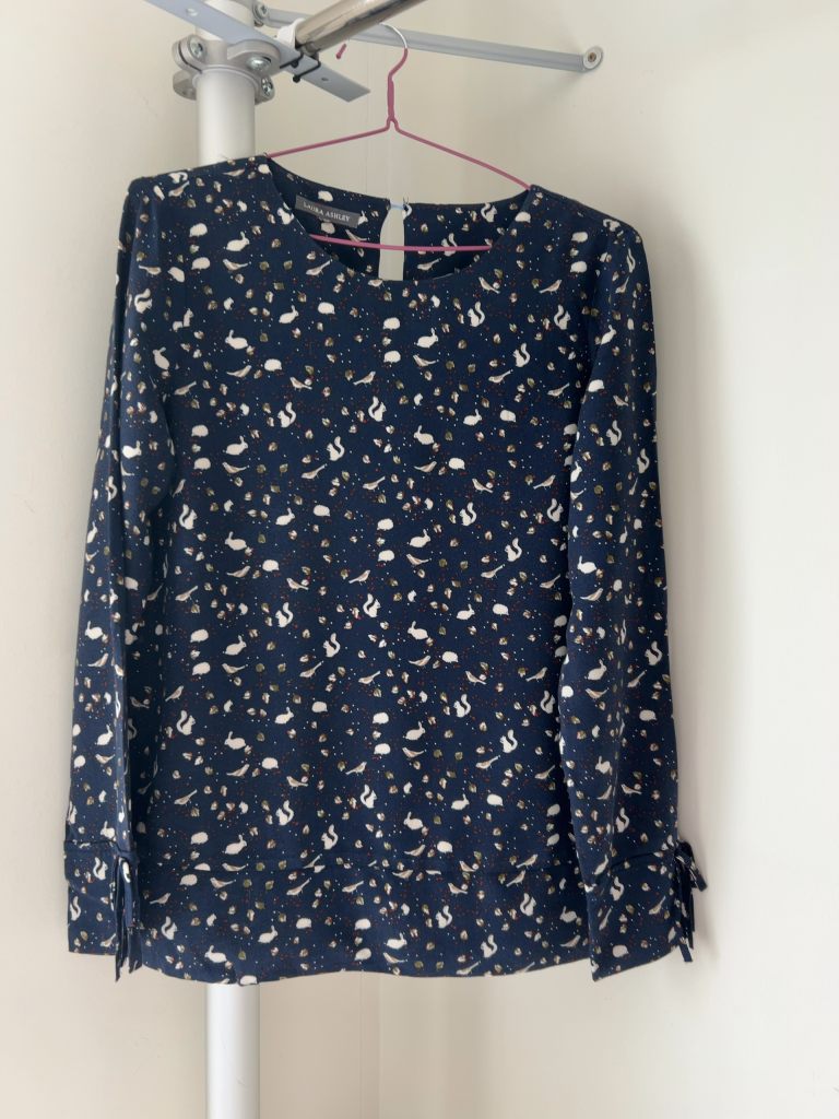 Laura Ashley S/UK8-10 Long sleeve blouse bird,squirrel print ,navy