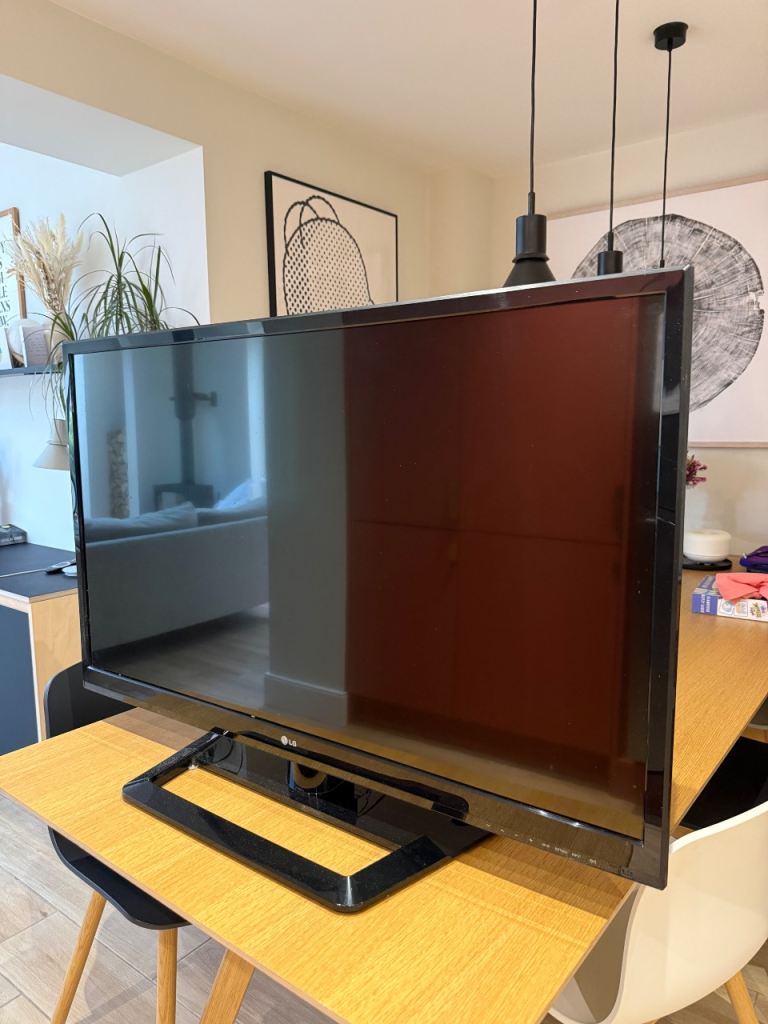 LG TV 42’’ Smart TV - Perfect working order