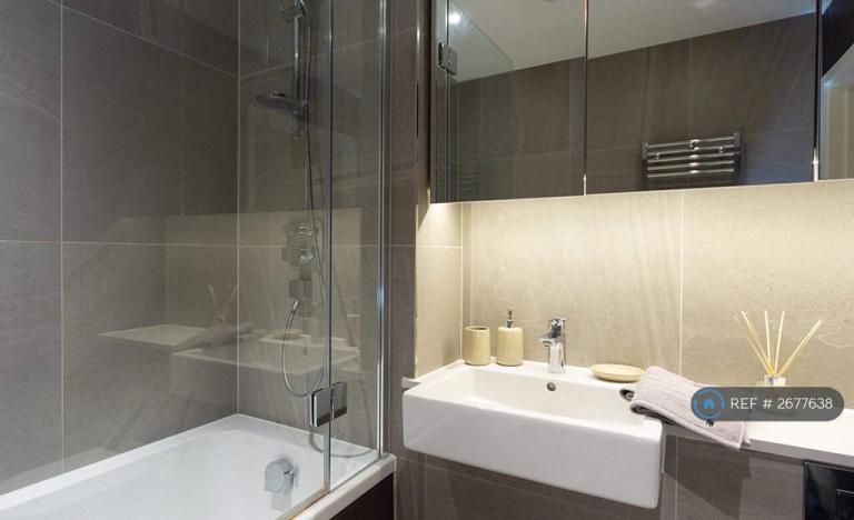 2 bedroom flat in Reminder Lane, London, SE10 (2 bed) (#2677638)