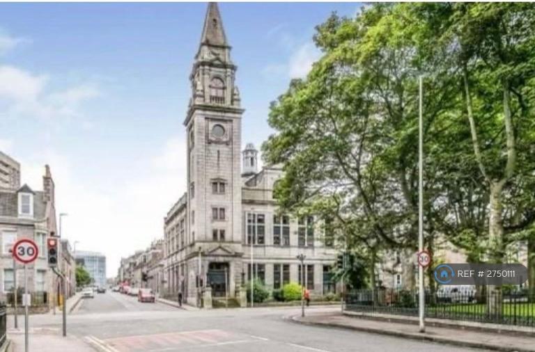 3 bedroom flat in Melville Court, Aberdeen, AB10 (3 bed) (#2750111)