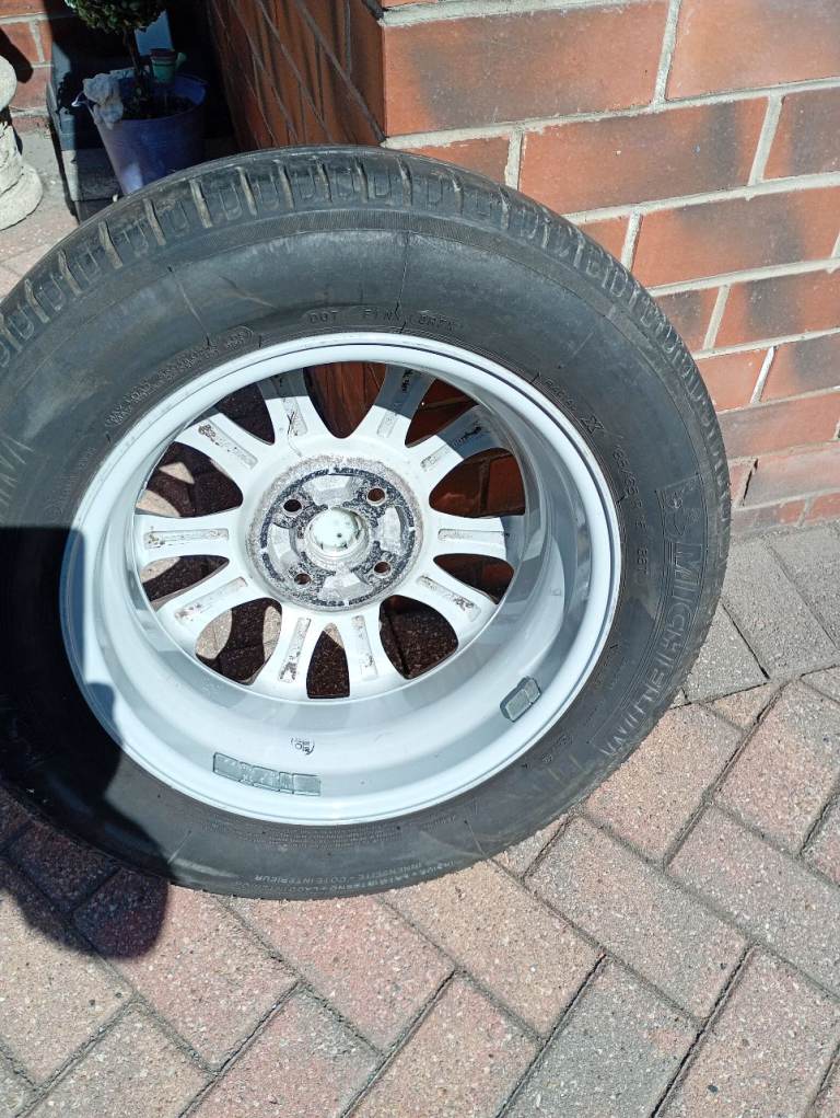Alloy wheel 