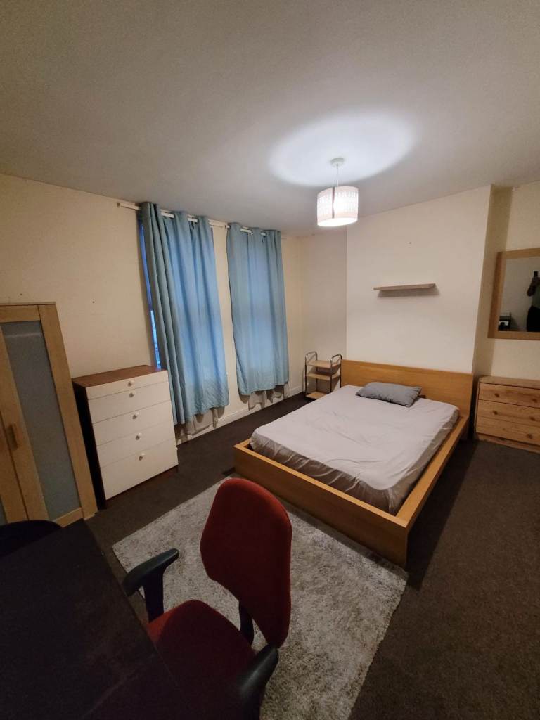 Room for rent in The Meadows