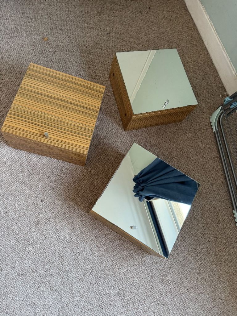 Set of 3 bathroom wall cabinets 