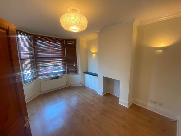 3 Bed 2 wc terraced house to rent in watford-LEAVESDEN ROAD
