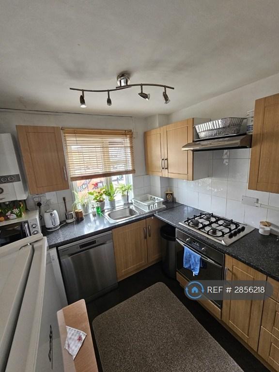 2 bedroom flat in Moree Way, London, N18 (2 bed) (#2856218)