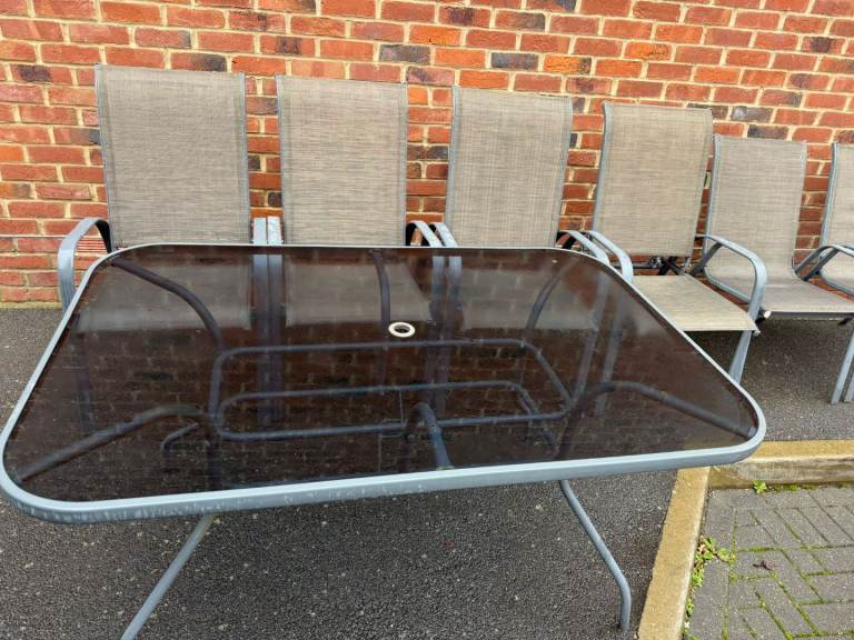 Garden table with 6 chairs for £95