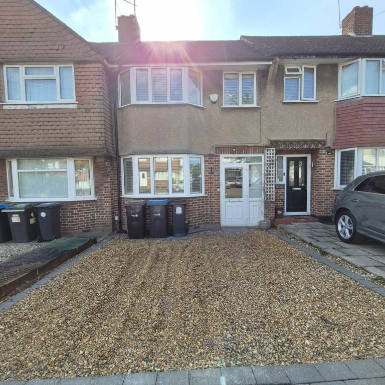 Very nice three bedroom house for rent in TURNPIKE LANE! CLOSE TO TRANSPORT LINKS & LOCAL SHOPS 