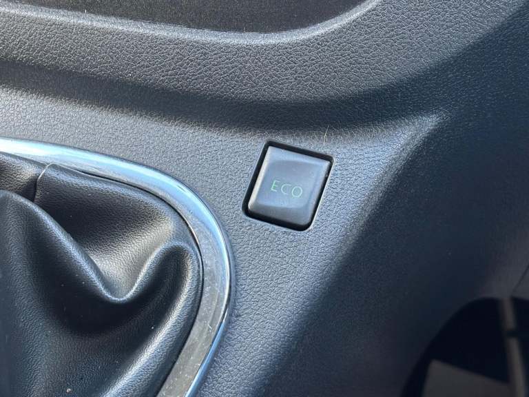 VAUXHALL VIVARO 1.6 CDTi 2700 BiTurbo ecoFLEX Sportive 2015