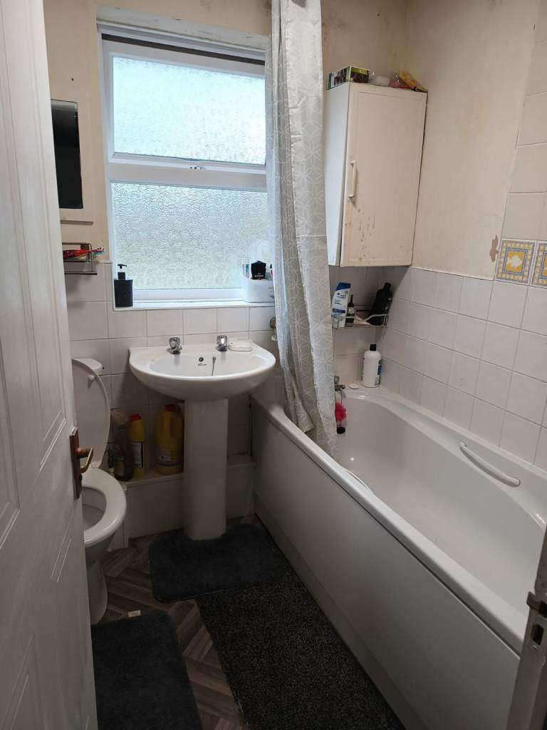 A room available in  kempston £ 400