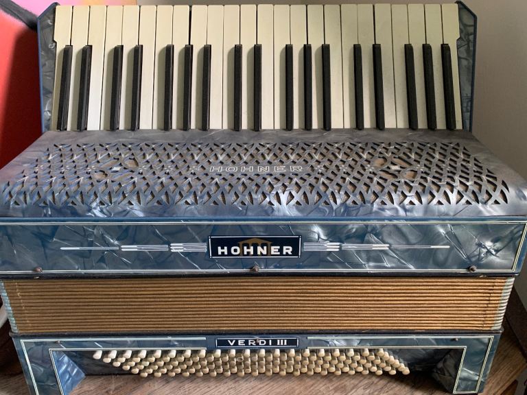 Hohner Verdi III Accordion – pearlescent Blue, Good Condition