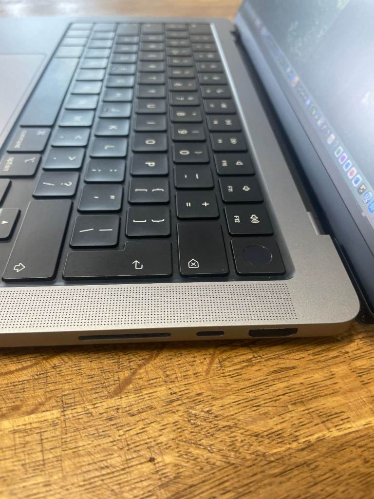 14" Apple MacBook Pro M2 Pro 3.5GHz 16GB RAM 512 GB SSD Logic Pro Ableton 11 Waves Antares Auto-Tune