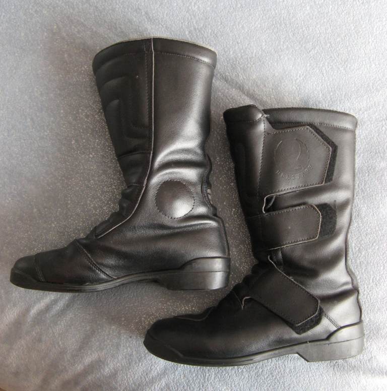 Stylmartin black leather motorbike boots. Size 6. Barely worn, some deterioration to inside.