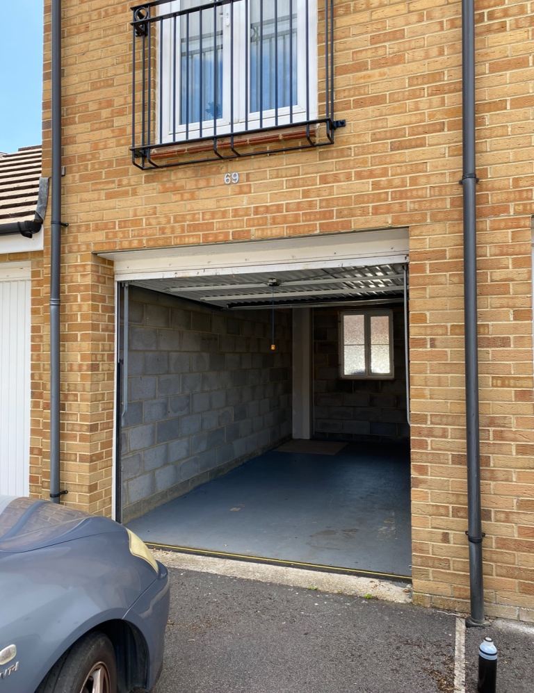 3 garages to let in Hatfield