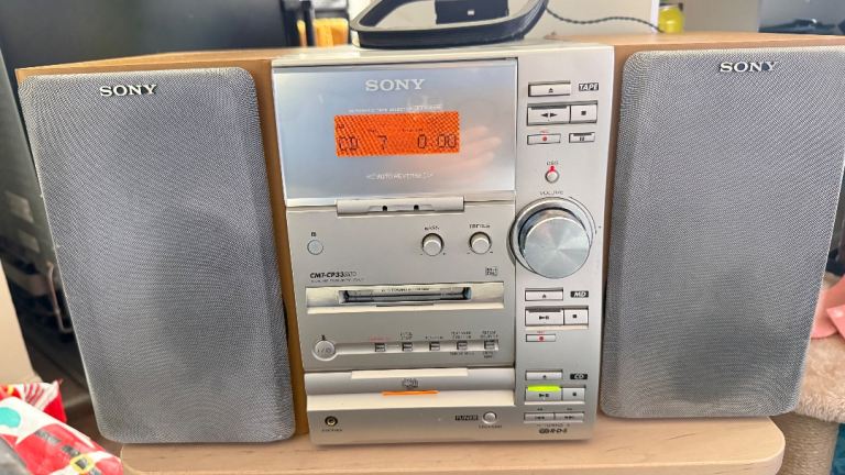 Sony CMT-CP33MD Micro Hi-Fi component stereo system. 