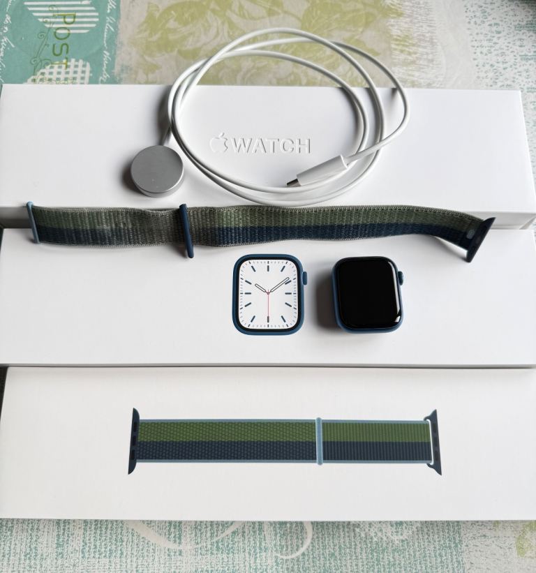 Apple Watch Series 7 (GPS, 41mm) - Blue Aluminium Case with sports loop
