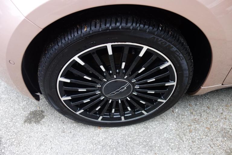 Fiat 500E 42kWh La Prima Hatchback 3dr Electric Auto (118 ps) ELECTRICITY 2022