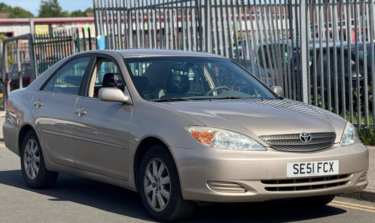 2013 Toyota Camry 2.4 XLE Saloon Petrol Automatic