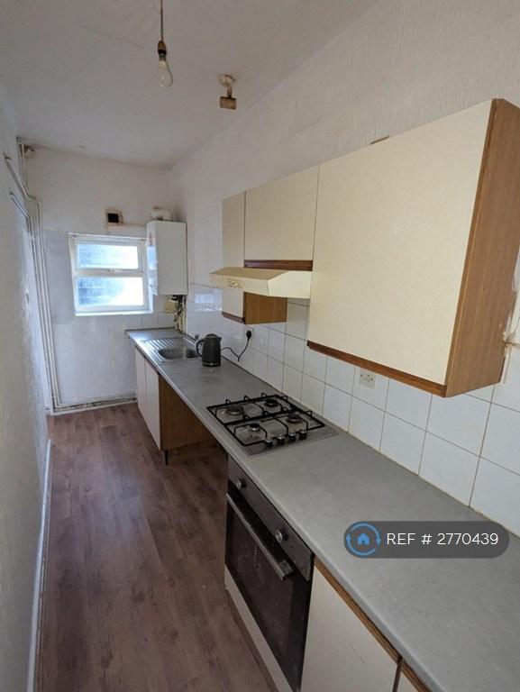 2 bedroom flat in Longshaw Street, Warrington, WA5 (2 bed) (#2770439)
