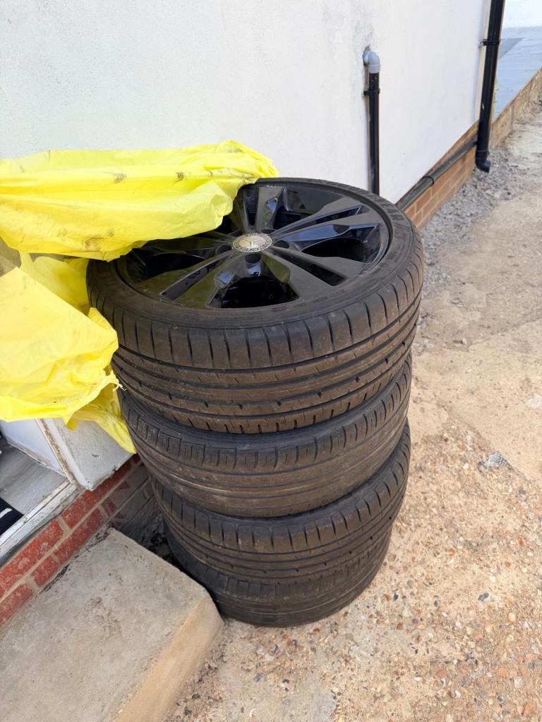 Mercedes CLA 18” inches genuine wheels and tyres 