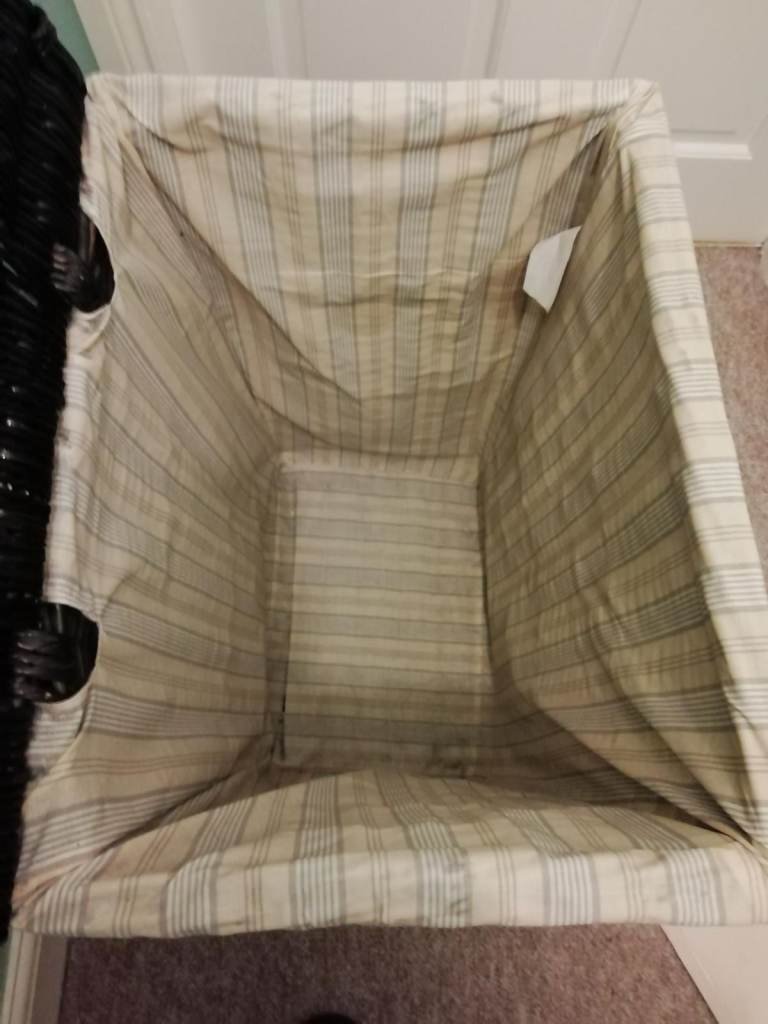 LAUNDRY BASKET 