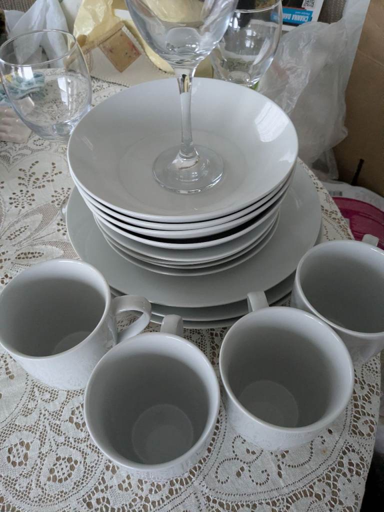 Crockery set 