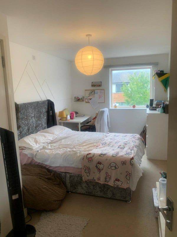 Large Double Room – 4 Mins Walk From Rayners Lane