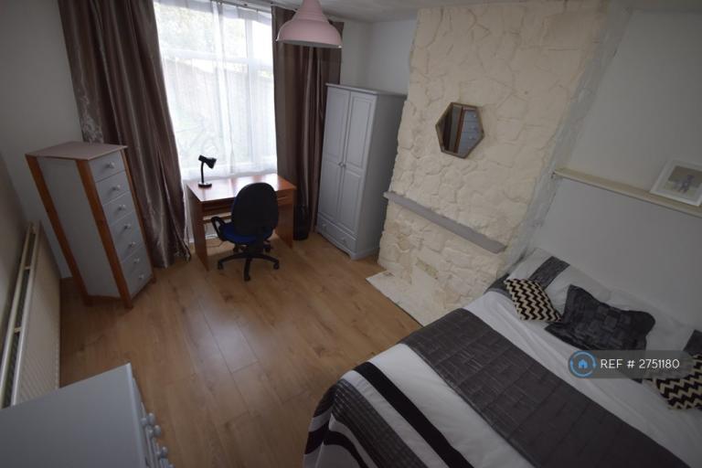 5 bedroom house in Burgess Road, Southampton, SO16 (5 bed) (#2751180)