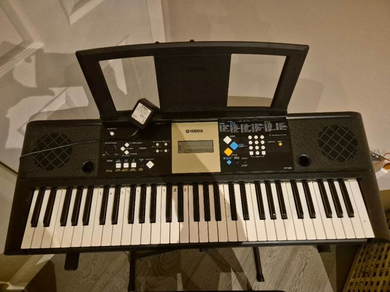 Yamaha Electric Keyboard YPT-220